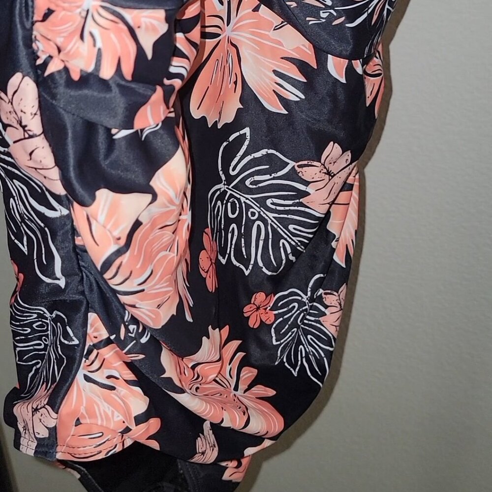 🎉 NWT MESH RUCHING TUMMY CONTROL SWIMSUIT - Picture 5 of 6